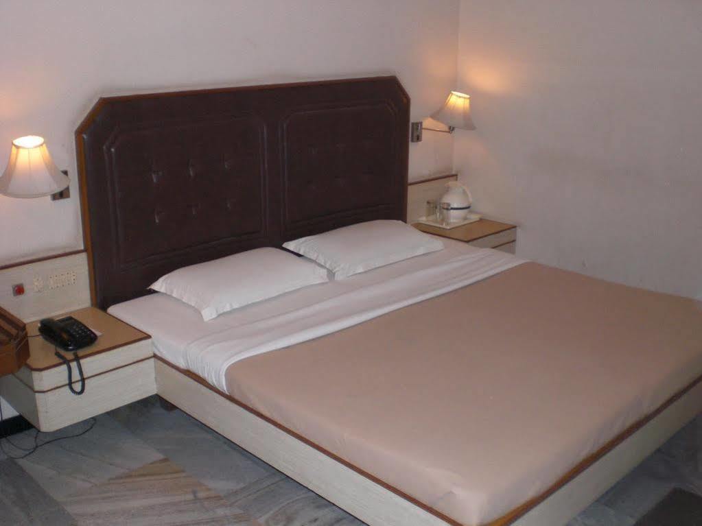 Hotel Padmam Madurai Eksteriør bilde