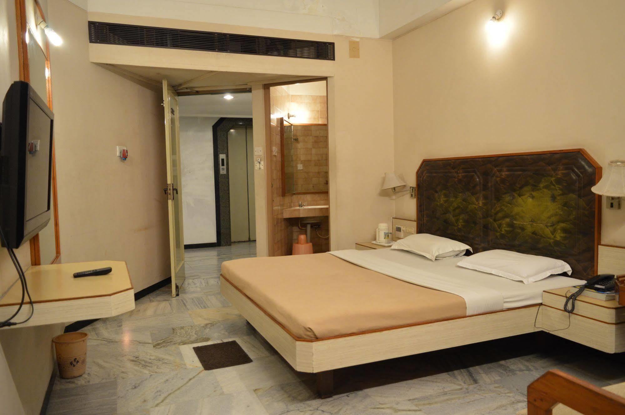 Hotel Padmam Madurai Eksteriør bilde