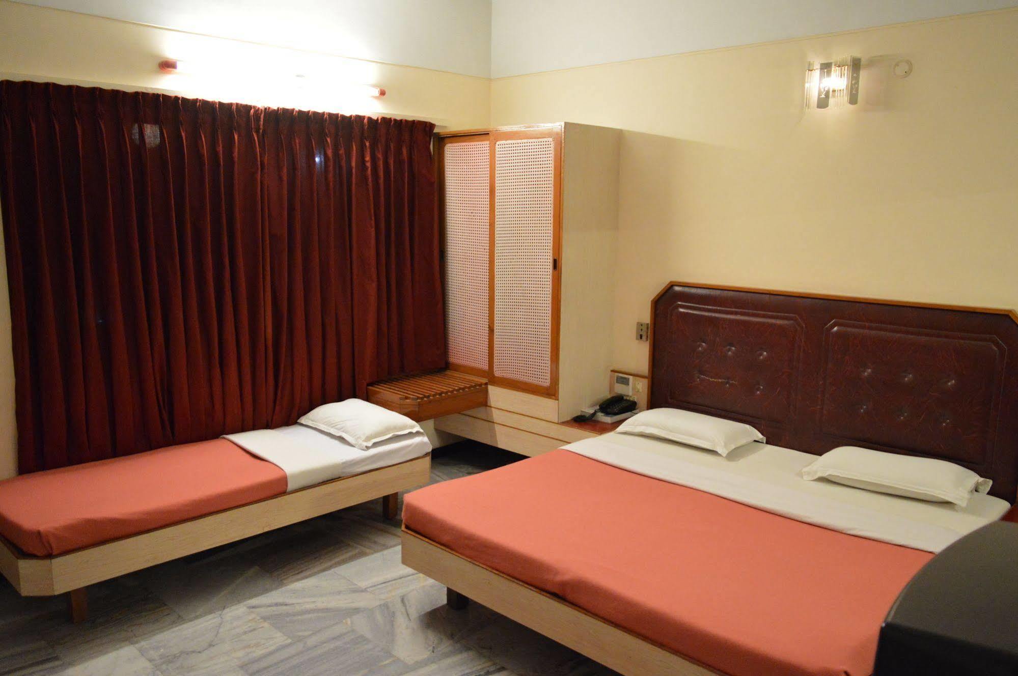 Hotel Padmam Madurai Eksteriør bilde